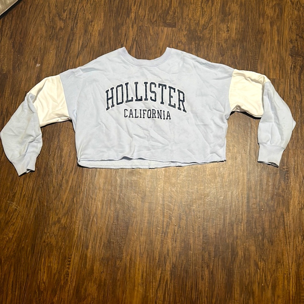 Cropped long sleeve.